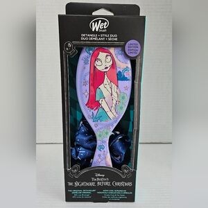 WET BRUSH WITH SCRUNCHIE NWT